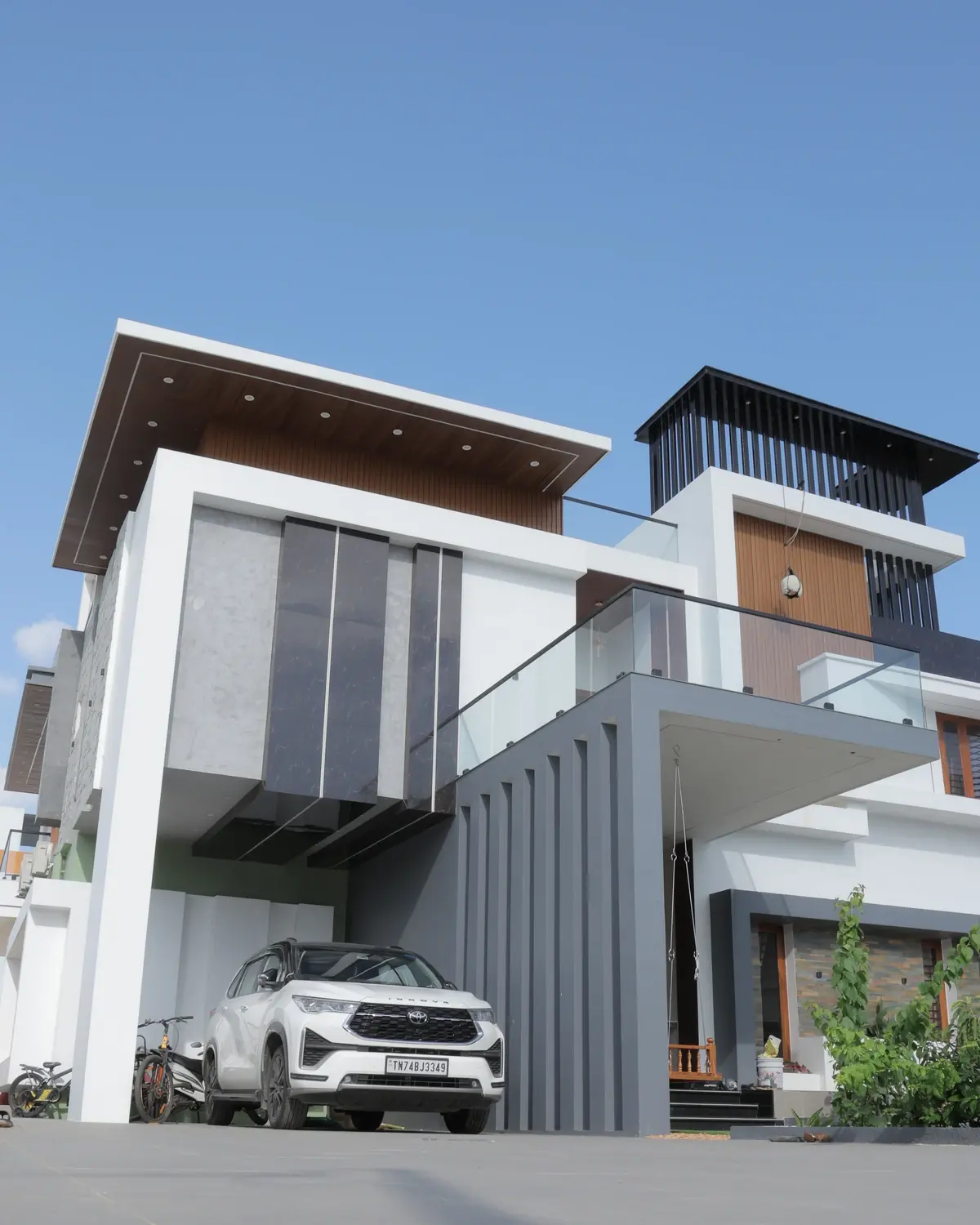 Reinforced concrete framing, cantilevered roof slabs, and structural steel pergola — Sunil Residence
